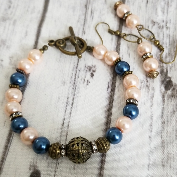 Jewelry - Midnight blue & peach glass pearl beaded bracele